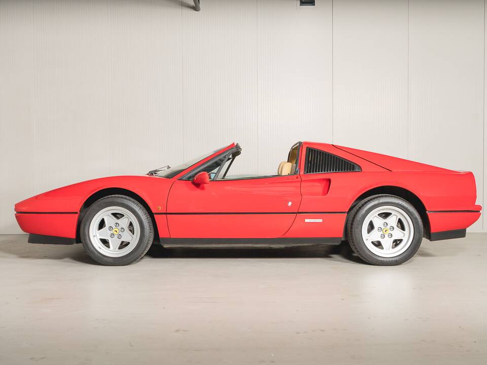 Afbeelding 6/32 van Ferrari 328 GTS (1985)