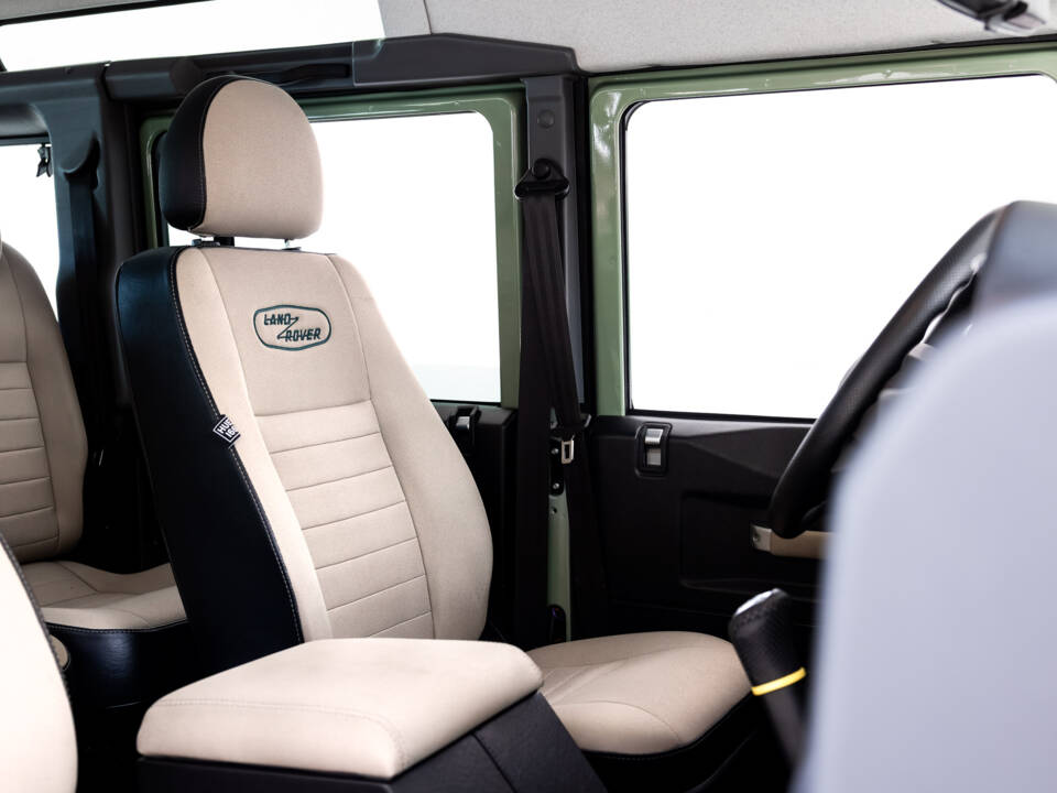 Image 19/36 of Land Rover Defender (2016)