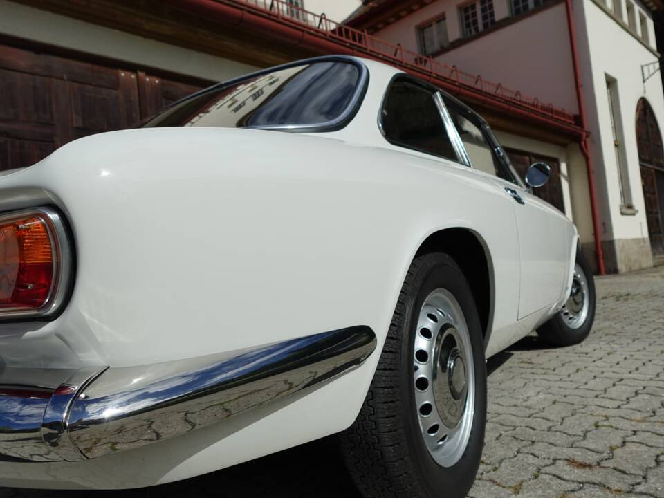 Bild 24/67 von Alfa Romeo Giulia 1300 GT Junior (1968)