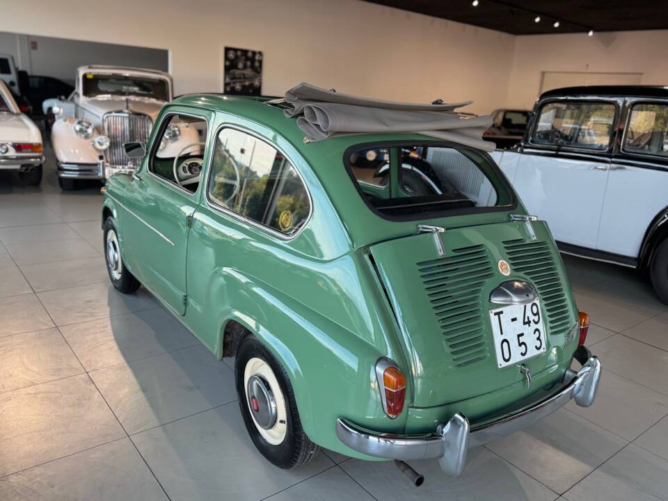 Immagine 36/36 di SEAT 600 D (1966)
