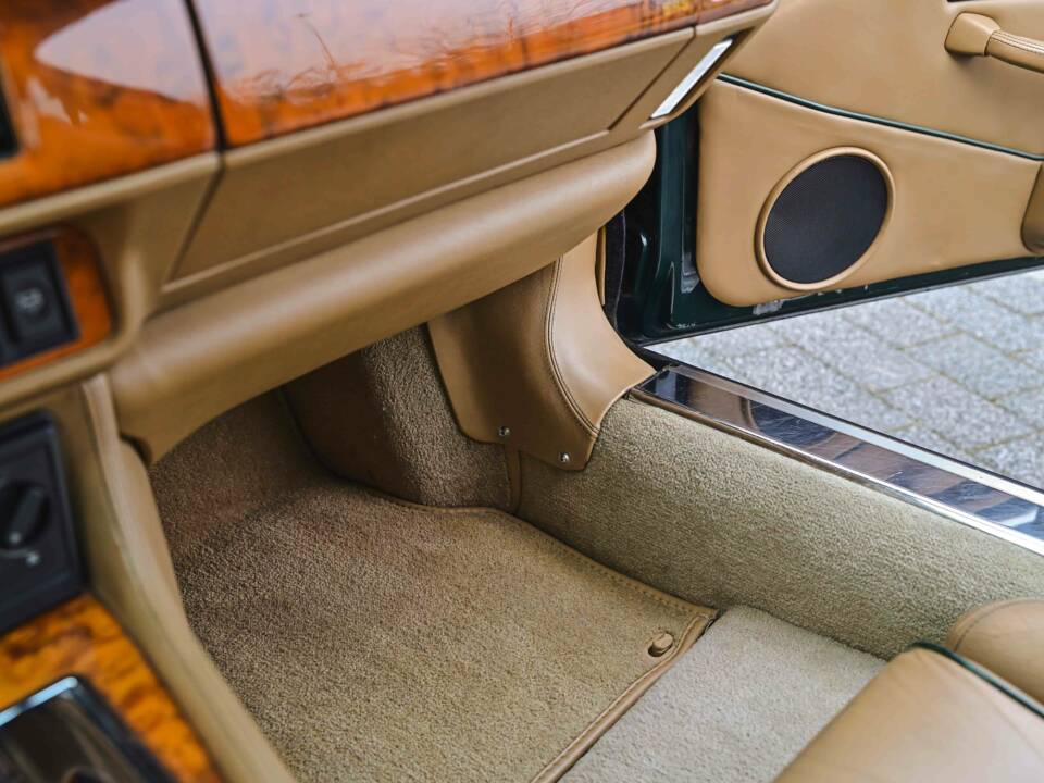 Image 52/55 of Jaguar XJS 6.0 (1994)