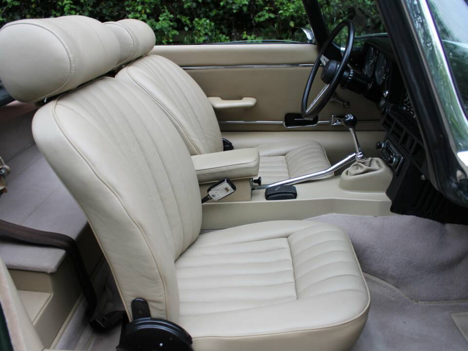 Image 12/18 of Jaguar Type E V12 (1973)