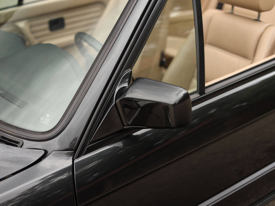 Image 78/83 de BMW 325i (1990)