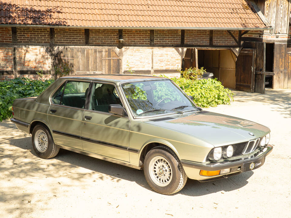 Image 12/63 of BMW 528i (1984)