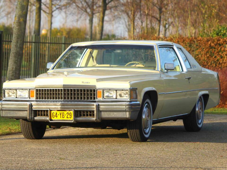Image 1/56 of Cadillac Coupe DeVille (1977)