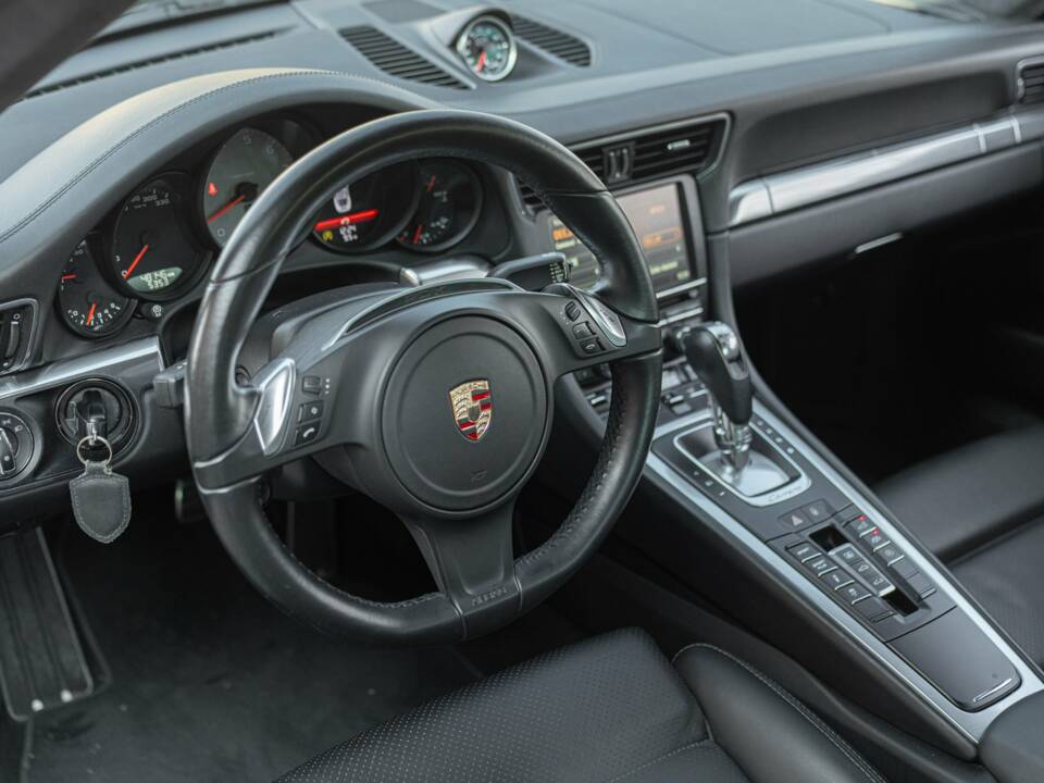 Image 38/50 of Porsche 911 Carrera 4S (2015)