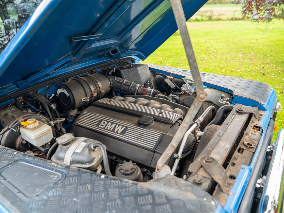 Image 2/50 of Land Rover Defender 90 "50th Anniversary" (1998)