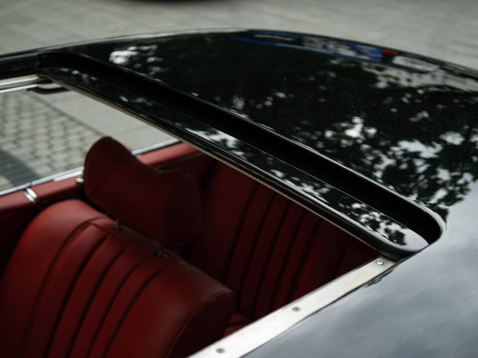 Image 70/95 of Mercedes-Benz 280 SE 3,5 (1970)