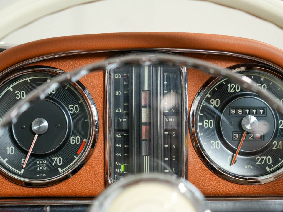Immagine 6/48 di Mercedes-Benz 300 SL Roadster (1959)