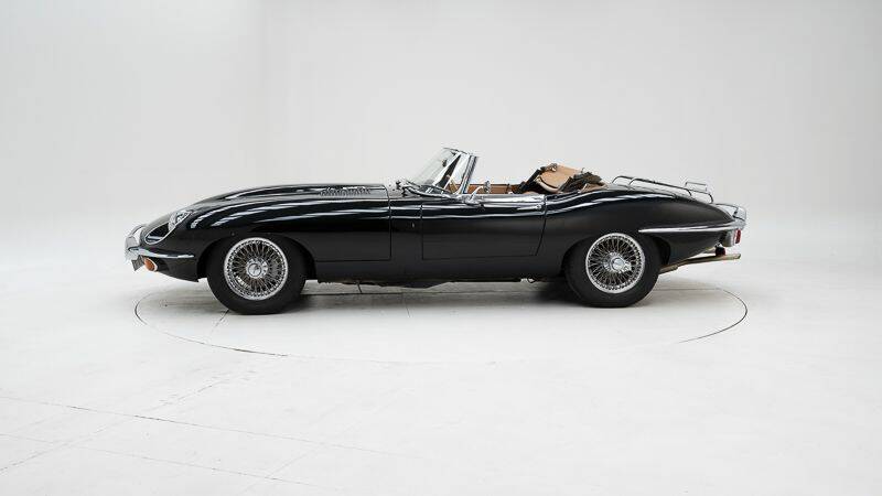 Image 7/15 of Jaguar E-Type (1969)