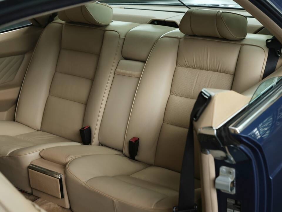 Image 14/39 of Mercedes-Benz 560 SEC (1990)