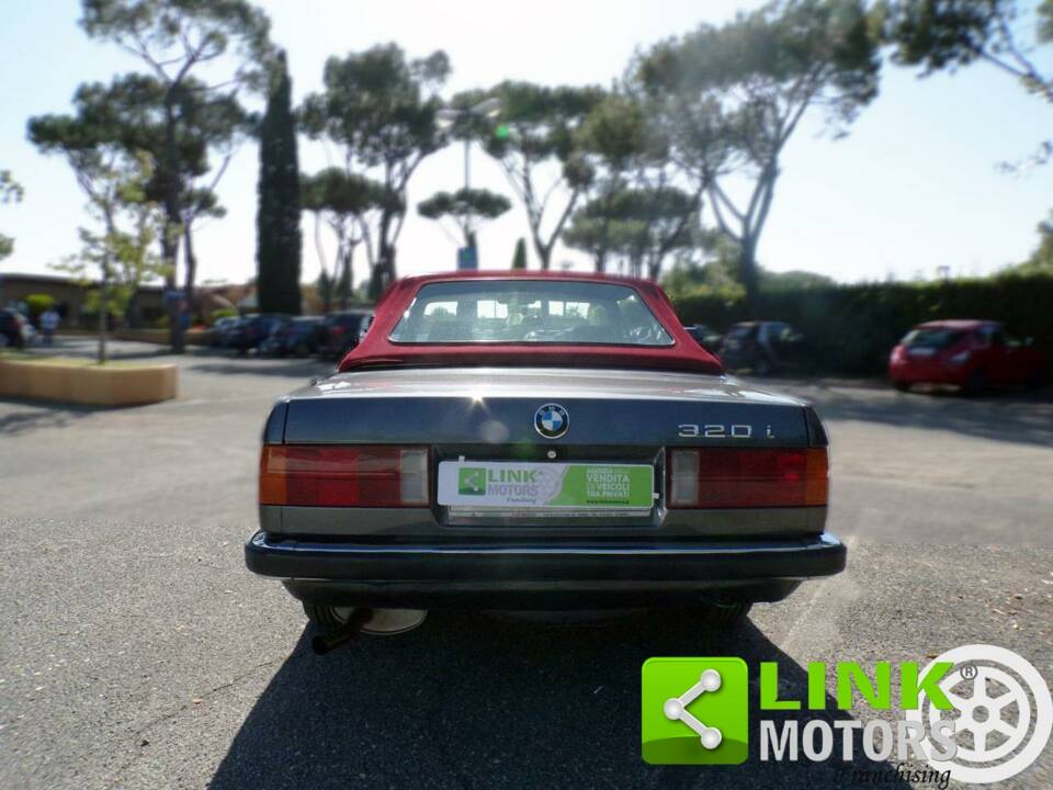 Bild 9/10 von BMW 320i (1988)