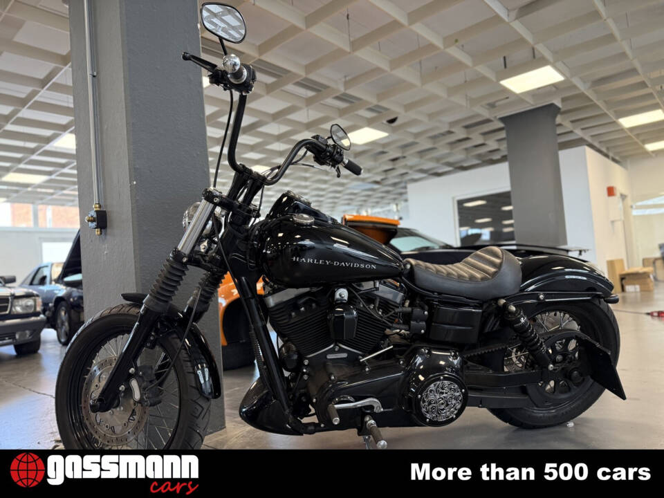 Bild 2/10 von Harley-Davidson DUMMY (2012)
