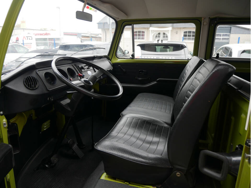 Immagine 8/21 di Volkswagen T2b Deluxe (1975)