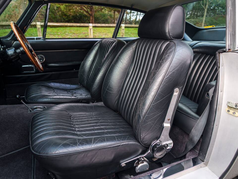 Bild 26/27 von Aston Martin DB 6 Mk II (1971)