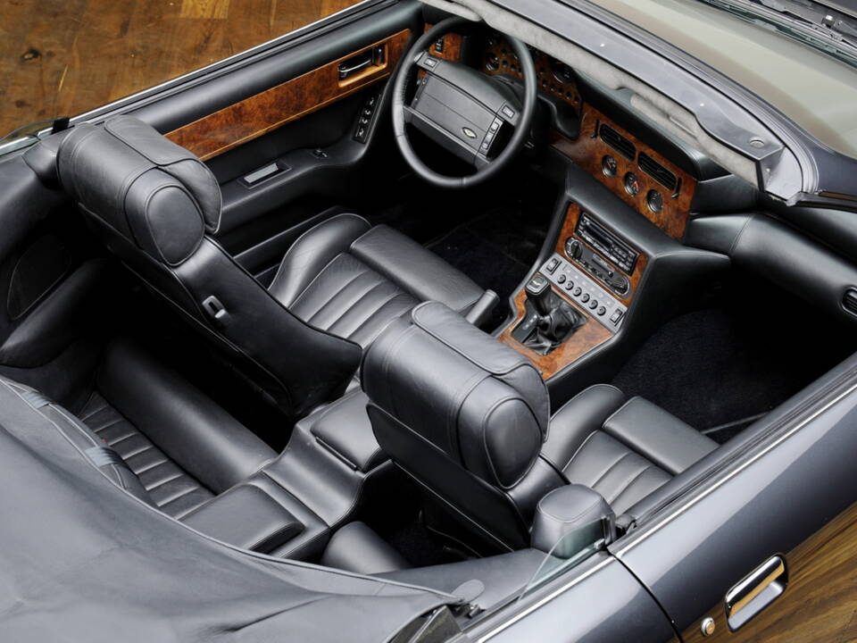 Image 12/15 de Aston Martin Virage Volante (1994)