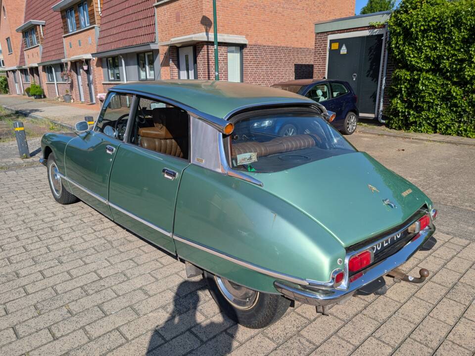 Image 18/25 of Citroën DS 23 Pallas (1975)