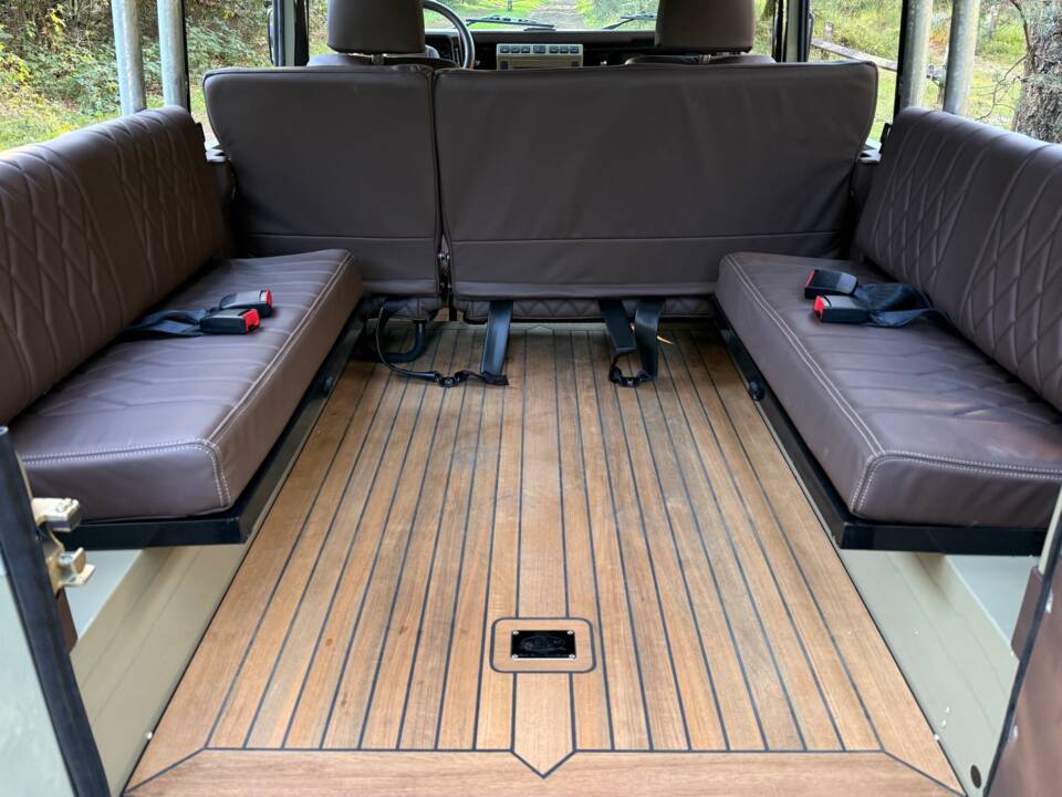 Bild 15/31 von Land Rover Defender 110 (2005)