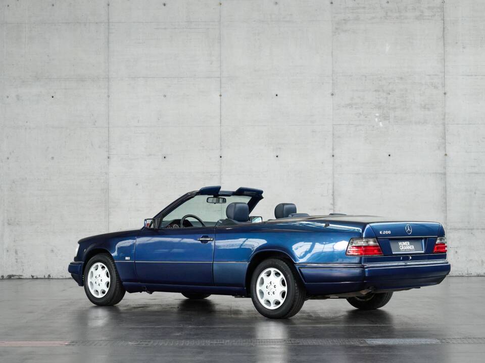 Bild 12/50 von Mercedes-Benz E 200 (1996)