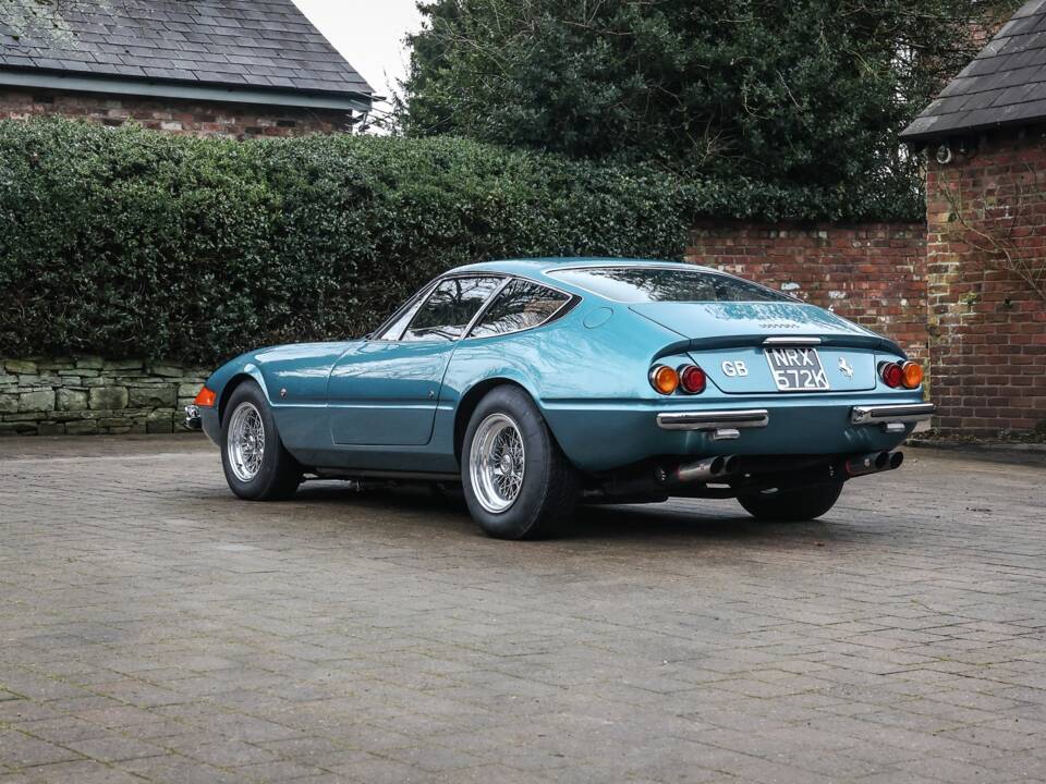 Image 23/65 of Ferrari 365 GTB&#x2F;4 Daytona (1972)