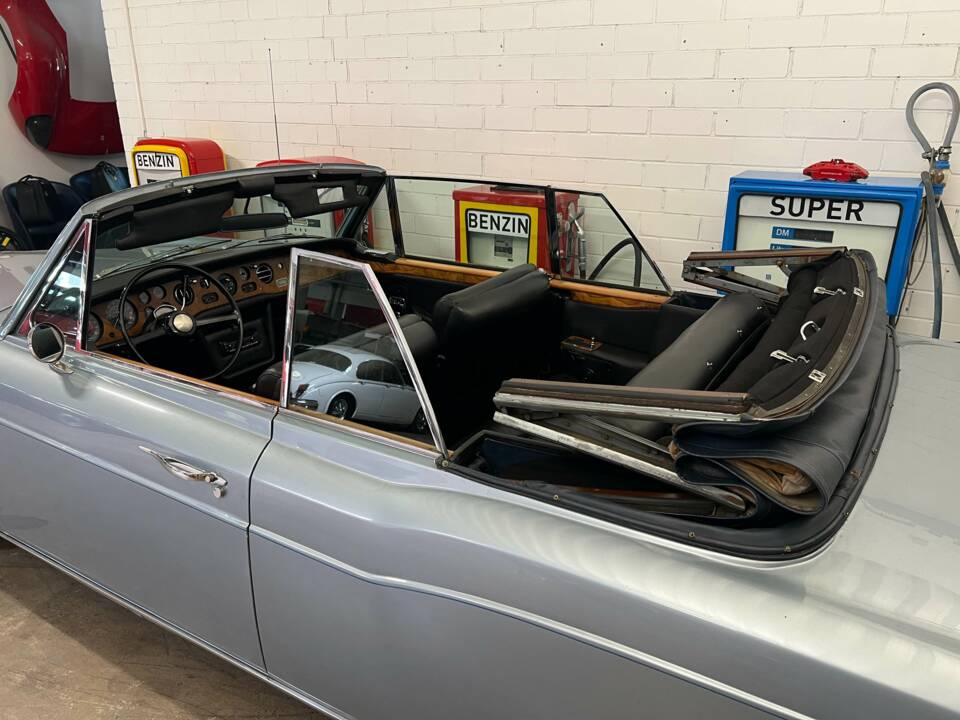 Image 18/20 of Rolls-Royce Corniche I (1974)