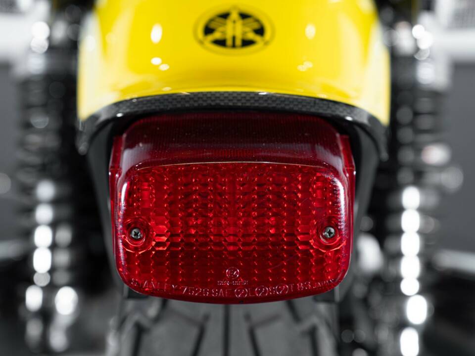 Bild 27/27 von Yamaha DUMMY (1999)