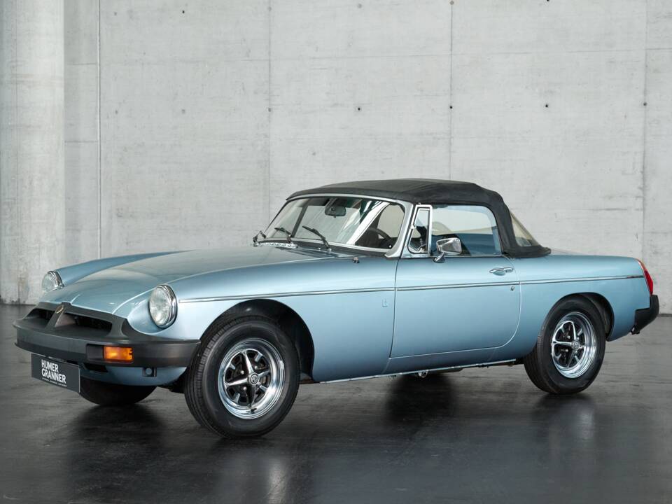 Image 8/50 of MG MGB (1976)