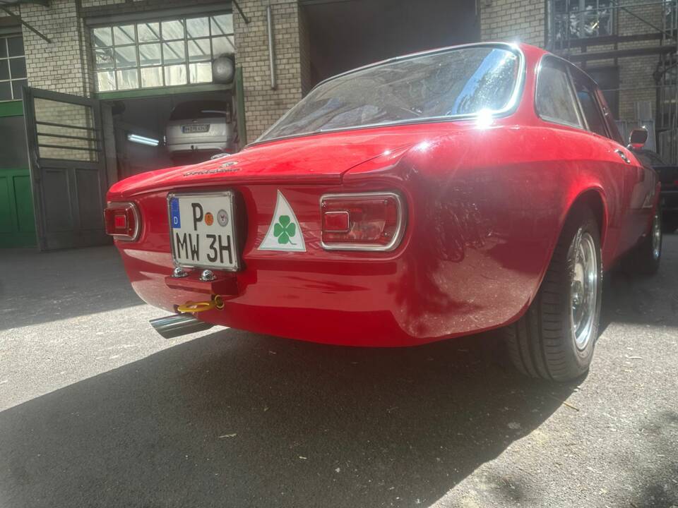Image 3/29 of Alfa Romeo Giulia 1600 GT Junior (1972)