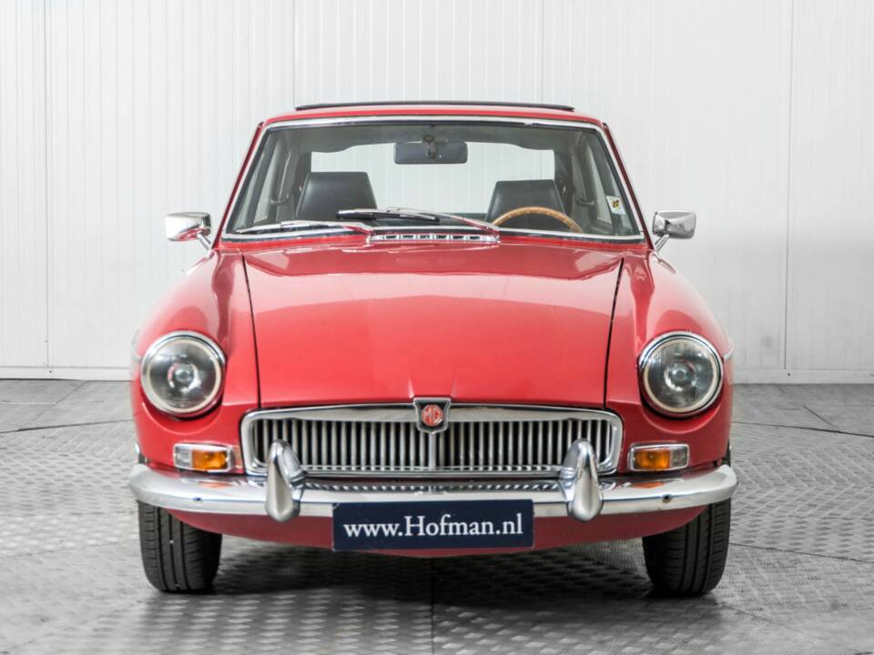 Image 15/50 of MG MGB GT (1967)