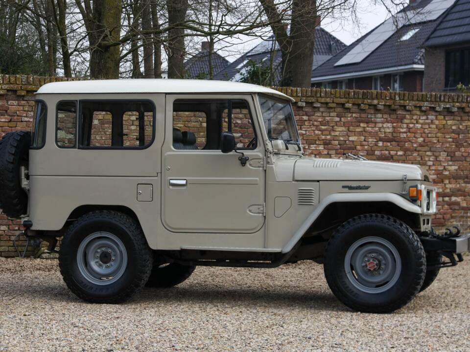 Image 22/50 of Toyota Land Cruiser BJ 40 (1980)