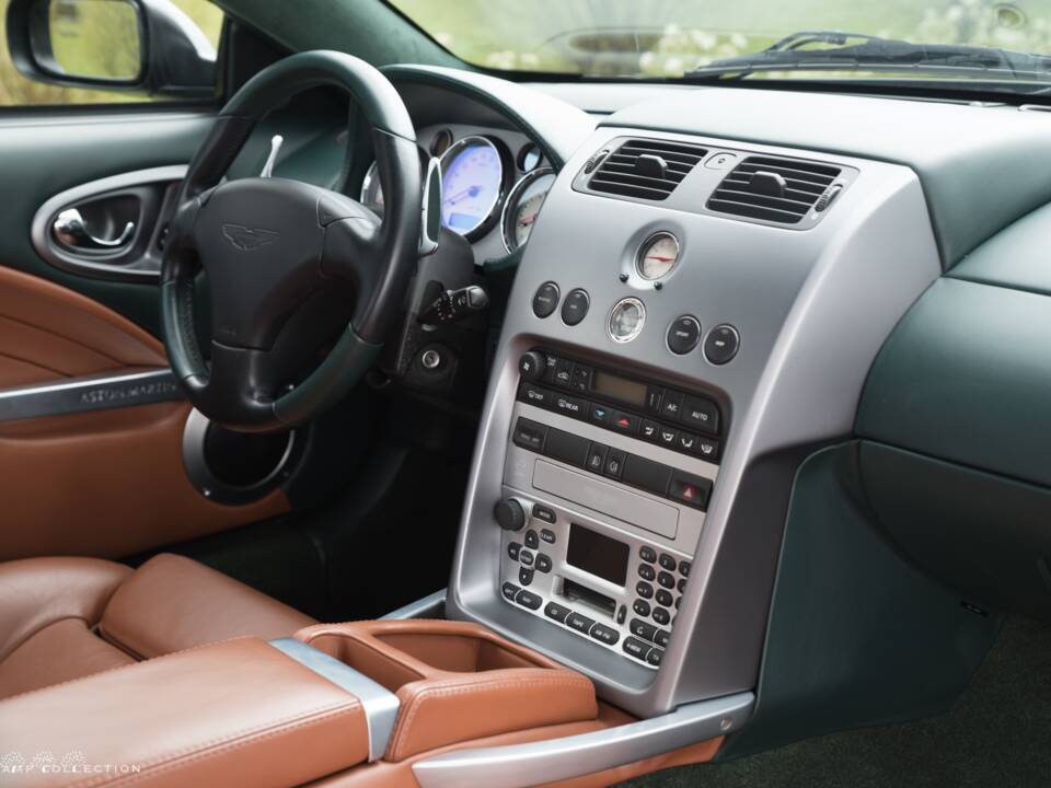 Image 8/17 of Aston Martin V12 Vanquish (2004)
