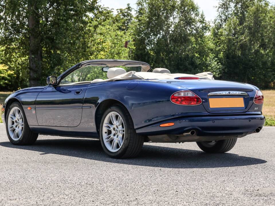 Image 4/36 of Jaguar XK8 4.0 (2001)
