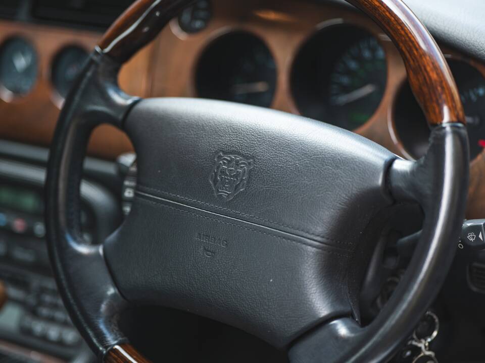 Imagen 7/50 de Jaguar XK8 4.0 (2000)