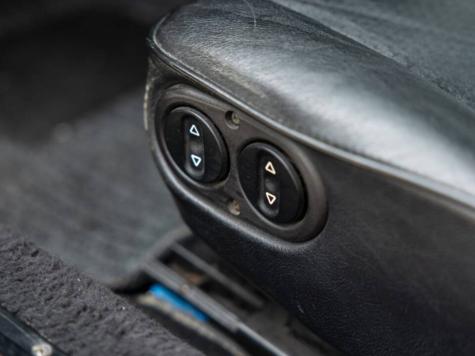 Afbeelding 33/45 van Porsche 911 Carrera 3.2 (WTL) (1988)