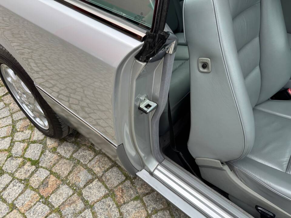 Imagen 78/100 de Mercedes-Benz 300 CE (1992)