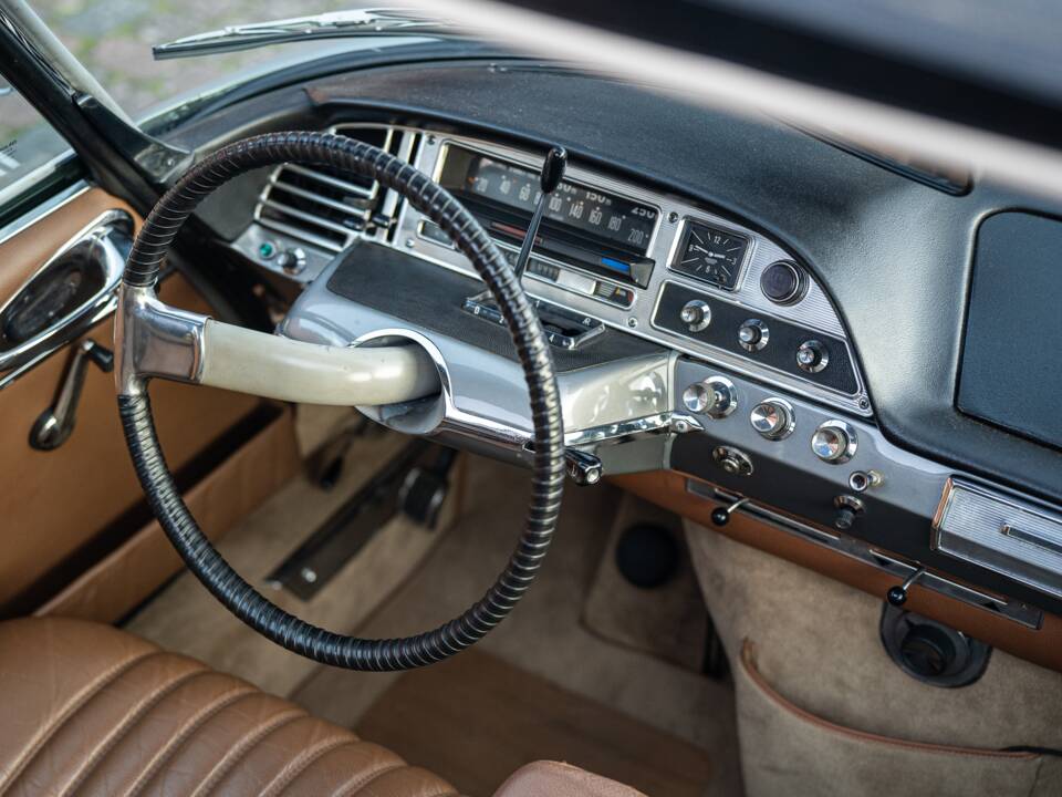 Image 30/44 of Citroën DS 21 (1968)