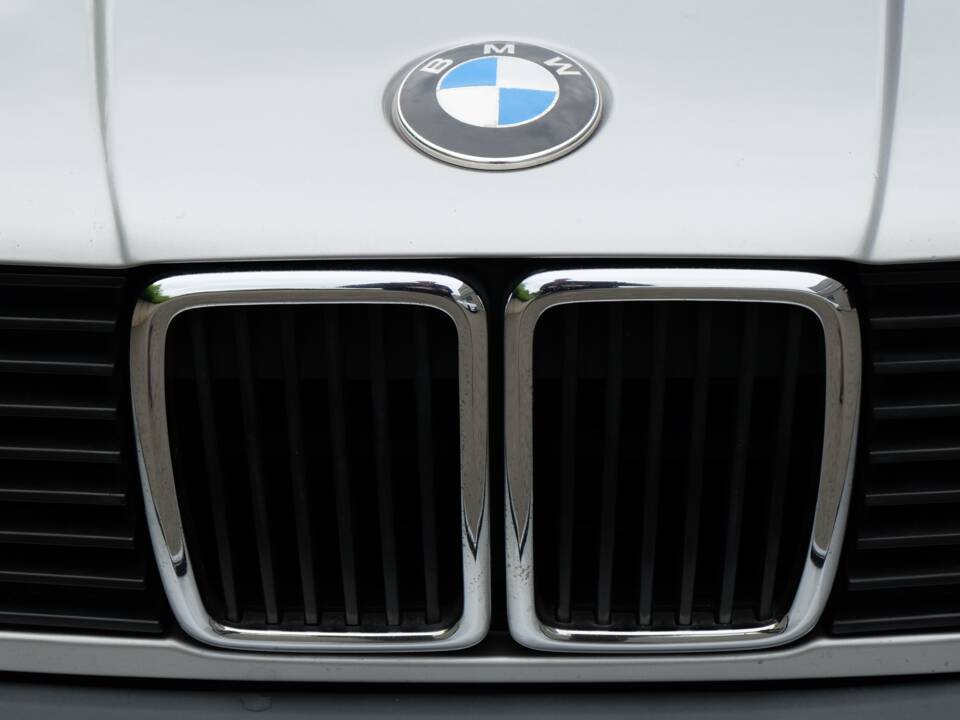 Bild 39/56 von BMW 325ix (1987)