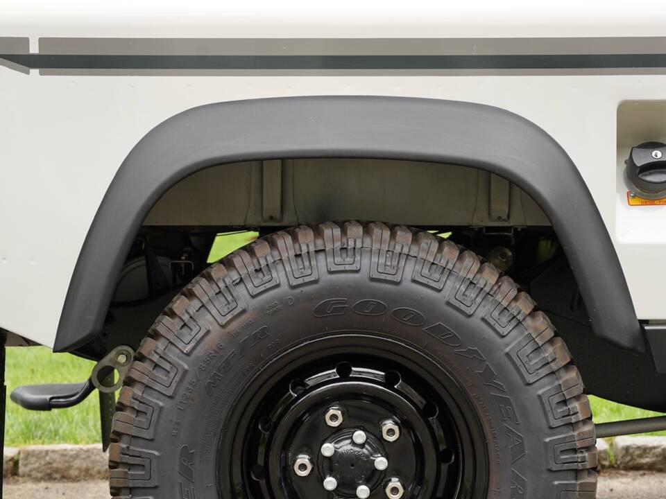 Image 53/96 of Land Rover Defender 90 (1995)