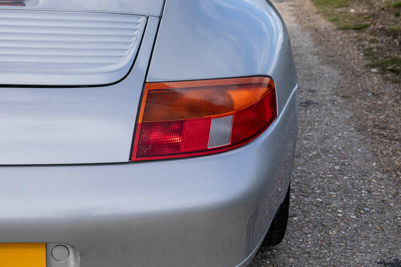 Image 21/39 of Porsche 911 Carrera (1998)