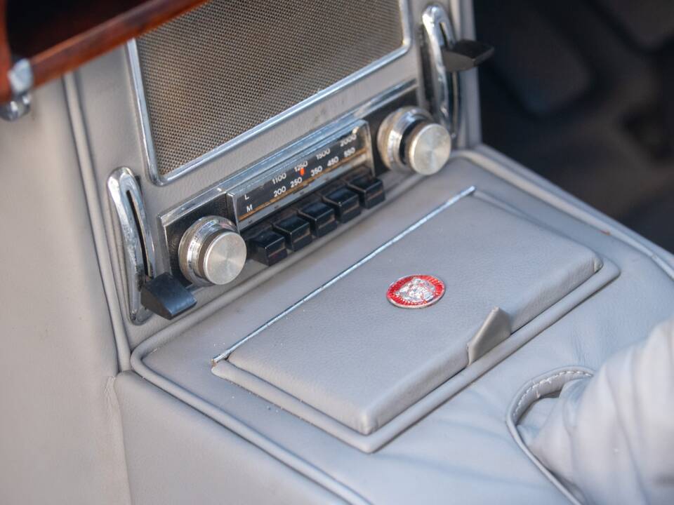 Bild 34/50 von Jaguar Mk II 2.4 (1964)