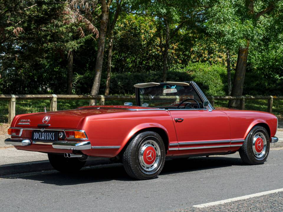Image 3/33 of Mercedes-Benz 280 SL (1970)
