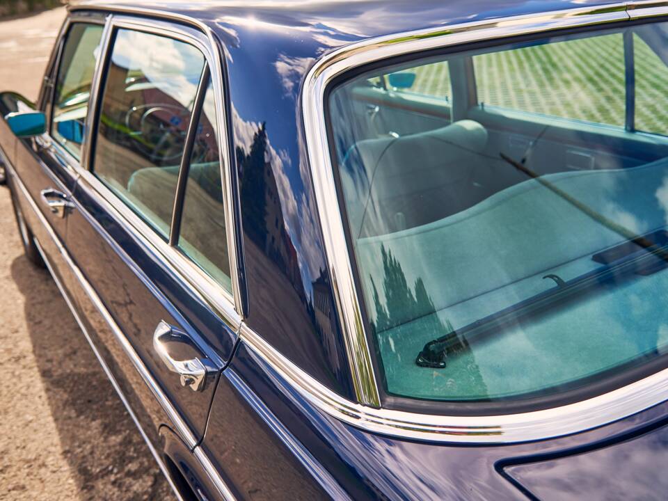 Image 25/38 of Mercedes-Benz 300 SEL 6.3 (1970)