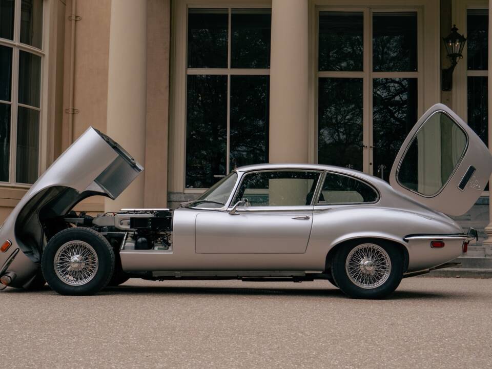 Bild 62/81 von Jaguar E-Type V12 (2+2) (1971)