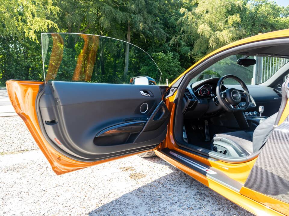 Image 20/36 of Audi R8 V10 (2013)
