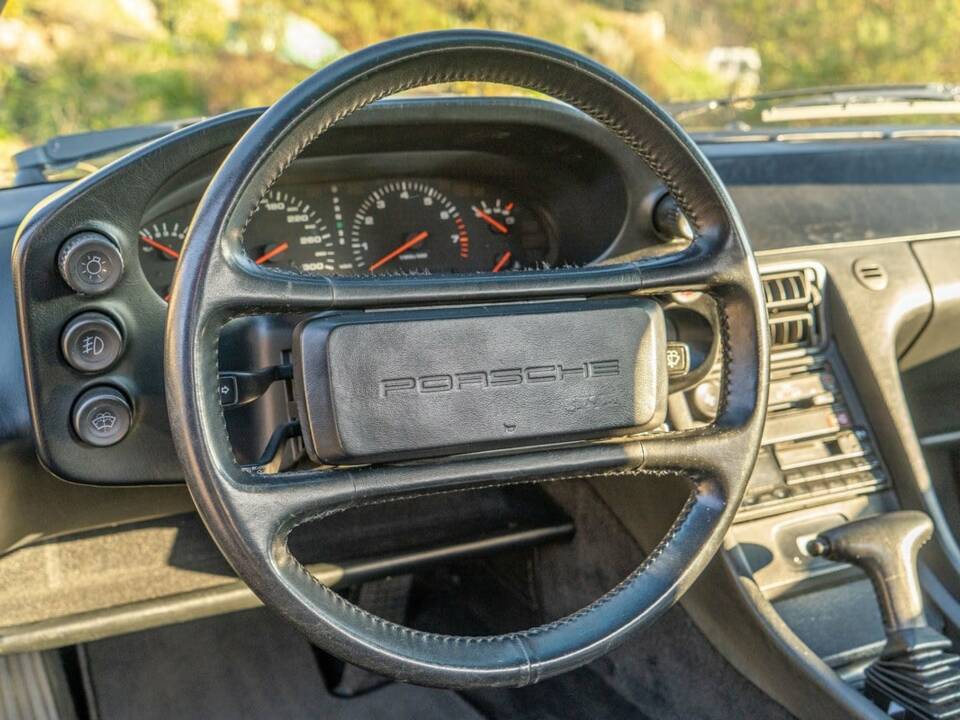Image 15/30 of Porsche 928 S4 (1989)
