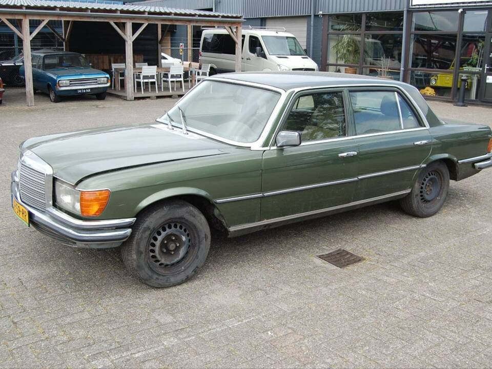 Immagine 2/12 di Mercedes-Benz 350 SEL (1977)