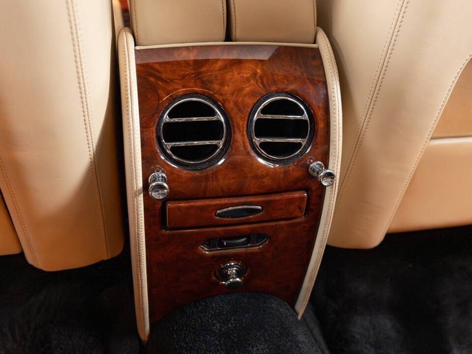 Image 42/46 of Bentley Arnage T (2004)