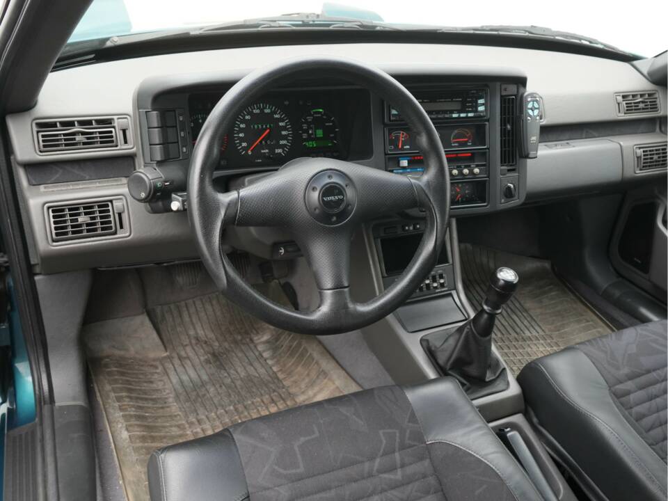 Image 16/42 of Volvo 480 Turbo (1992)