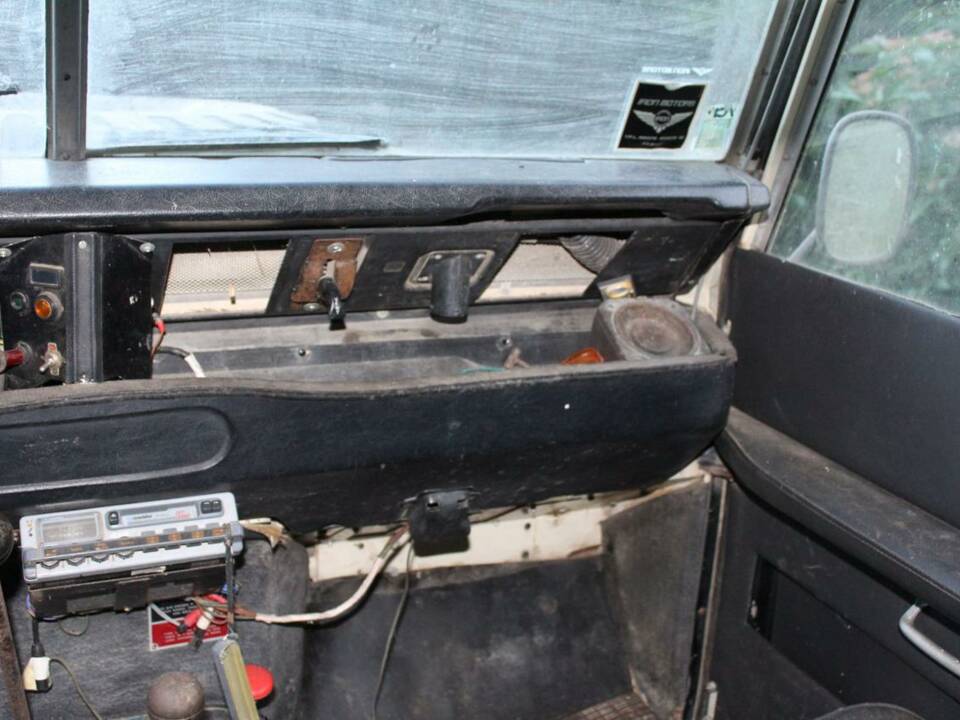 Image 21/33 of Land Rover 88 (1984)