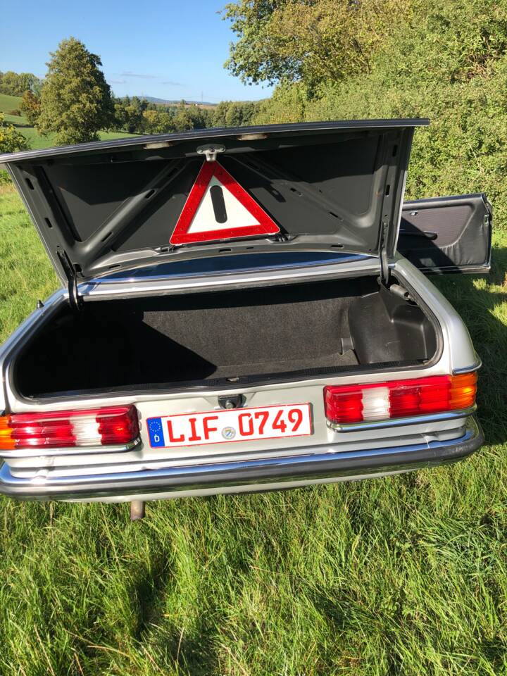 Afbeelding 20/53 van Mercedes-Benz 230 CE (1984)